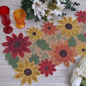 Nappe et chemin de table brodés à la main avec perles, idéaux pour mariage, décoration de bar et maison - Grande Vente - Product Image 1