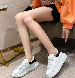 รองเท้าผ้าใบลำลองแบบสวมใส่ได้ทั้งชายและหญิง รุ่นหนัง PU สองสี สำหรับฤดูหนาว ยี่ห้อ NWK INDUSTRY ระบายอากาศได้ดี กันลื่น น้ำหนักเบา เหมาะสำหรับเดิน - Product Image 4