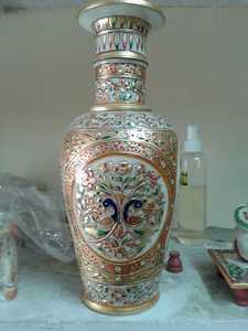 Olla grande y elegante con diseño de flores y pavo real, pintada a mano con técnica Meenakari sobre mármol, estilo arte rajastaní, para decoración de mesa en el hogar. - Product Image 2