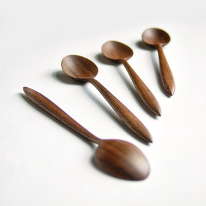 Cuillères en bois faites à la main, best-sellers, en bois naturel, choix de tailles personnalisées, cuillères à soupe pour servir les repas - Product Image 4