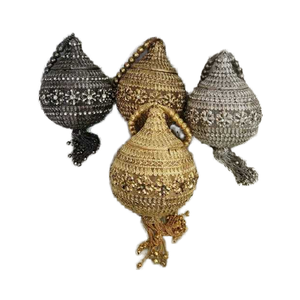 Pochette Femme en Métal Perlé avec Fermeture à Rabat, Sangle Unique, Doublure en Soie Légère - Forme Personnalisée pour les Soirées et les Mariages - Product Image 1