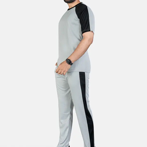 Nouvel Arrivage Ensemble Survêtement d'Été Personnalisé pour Hommes Vente en Gros Couleur et Taille Personnalisables T-Shirt et Pantalon en Coton Uni Léger - Product Image 3