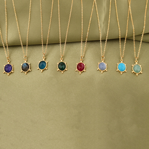 Collier pendentif tortue en labradorite naturelle chatoyante, plaqué or 18 carats, pierre précieuse ovale taillée en losange, bijou délicat superposé pour elle - Product Image 5