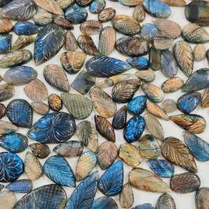 Lot de cabochons en labradorite naturelle multi-couleurs, irisée, avec éclat bleu, pour la création de bijoux par MAHNA GEMS - Product Image 4