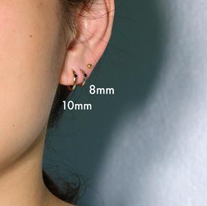 Pendientes de Aro Pequeños Minimalistas de Oro Amarillo Sólido de 14K con Diamantes Cultivados en Laboratorio Negros, Joyería Elegante para Fiestas - Product Image 6