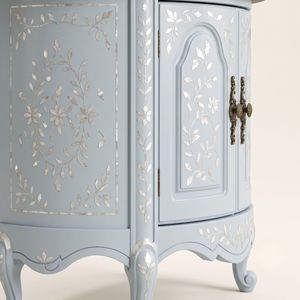 Table de chevet ronde artisanale en nacre bleu clair avec incrustation florale élégante, mobilier de luxe pour chambre à coucher - Product Image 4
