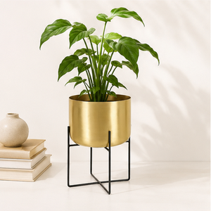Vente en gros de jardinières en métal doré de luxe avec support en fer noir, grand pot de plante d'intérieur pour salon, balcon et décoration d'hôtel - Product Image 1
