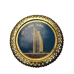 Souvenir Burj Al Arab Dubaï, plaque murale décorative en laiton, plat décoratif vintage en émail doré pour la décoration intérieure du Moyen-Orient - Product Image 1