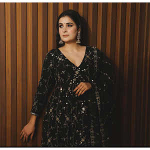 Vestidos de noche elegantes de diseñador con Pent y Dupatta Vestido de fiesta elegante incluido - Product Image 2