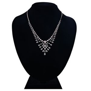 สร้อยคอประดับเพชรรูปดอกไม้สีโรสโกลด์แบบเรียงซ้อน - Product Image 3
