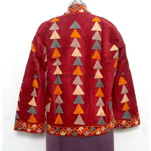 Nouvelle arrivée : Veste courte brodée à la main, manteau d'hiver fini, vêtements pour femmes, cadeau pour demoiselle d'honneur, idéal pour les soirées. - Product Image 5