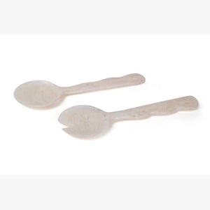 Ensemble de Cuillères à Salade Personnalisées en Résine Faite Main, Écologiques et Vibrantes, pour Usage Domestique et Hôtelier, Incluant une Cuillère à Glace et une Cuillère à Salade - Product Image 5