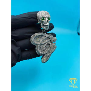 Colgante de Calavera Personalizado con Diamantes de Imitación para Hombre, Acabado en Verde, Amuleto de Calavera con Ojos Verdes, Joyería Hip Hop, Accesorio Brillante - Product Image 5