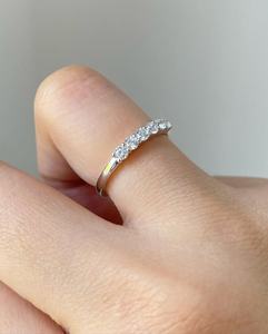 Bague demi-éternité minimaliste en or massif 14 carats avec diamants CVD ronds pour femme, cadeau surprise pour anniversaire ou fête pour partenaires - Product Image 4
