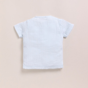Camiseta Henley de muselina orgánica de manga corta para bebé de calidad premium con diseño de derretimiento de hielo - Product Image 2