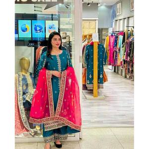 Conjunto de Ropa de Diseño Indio y Pakistaní para Fiestas, Top, Pantalón y Dupatta - Product Image 3