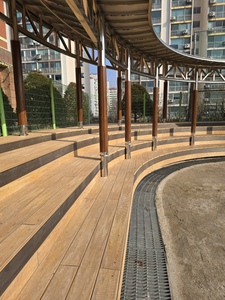 Offre Spéciale DUSSEN WOOD 3ème Génération Terrasse en WPC Écologique Antidérapant Imperméable Contemporain pour Bord de Piscine, Barbecue, Jardin, Parc, Stade - Product Image 2