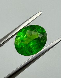 Pierre précieuse naturelle de tsavorite grenat, taille ovale, vert vif, 1,57 ct, pour la fabrication de bijoux, pierre de collection - Product Image 3