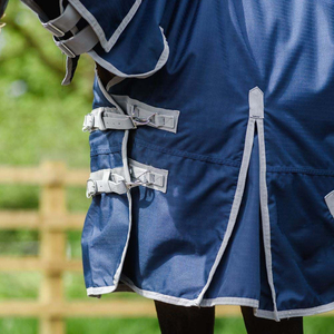 Couverture imperméable pour cheval à col montant, avec 3 sangles de fixation, double fermeture frontale, grande rabat de queue, en polyester Ripstop 600D - Product Image 5