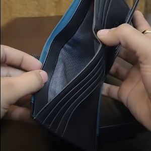 กระเป๋าสตางค์หนังพับสองตอนสีน้ำเงินเข้มและสีเขียวอมฟ้าแบบพรีเมียมสำหรับผู้ชาย พร้อมช่องใส่บัตรหลายช่อง ช่องใส่บัตรประชาชน และช่องใส่เหรียญแบบมีซิป - Product Image 4