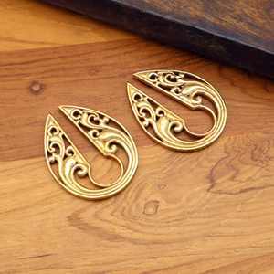 Poids d'oreille en laiton antique avec conception en spirale en filigrane, cintres d'oreille d'inspiration tribale - Product Image 4