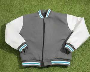 Veste universitaire vintage personnalisable en laine/polyester avec logo brodé, fermeture boutonnée sur le devant, hiver, grandes tailles, écologique - Product Image 3