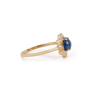 Hermoso Anillo de Oro Amarillo Puro de 14K con Zafiro Azul de Corte Cabujón Inspirado en Flores y Racimo de Diamantes, Proveedor de Joyería - Product Image 5