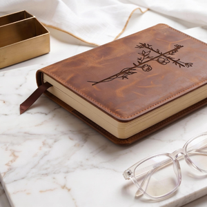 Housse de Bible en cuir pleine fleur rustique personnalisée, faite à la main, gravée sur mesure, cadeau chrétien pour hommes et femmes - Product Image 5