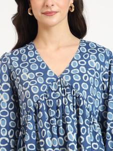 Blusa Elegante Azul con Cuello en V para Mujer, Diseño Minimalista para Oficina y Estilo Casual, Disponible para la Venta - Product Image 4