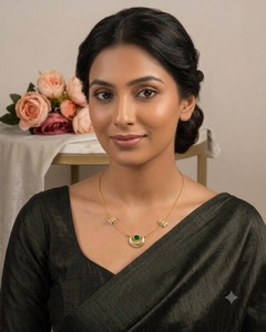 Collier en fil plaqué or minimaliste avec pierre ovale et lune croissante, style ethnique traditionnel, pour occasions festives, fournisseur de bijoux en gros - Product Image 2