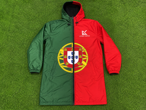 Chaqueta Larga Impermeable con Capucha y Forro Polar Sherpa, Diseño Personalizado por Sublimación, Bandera de Portugal, Venta al Por Mayor de Fábrica OEM - Product Image 6