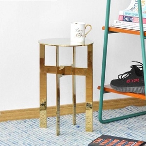 Mesa clásica para el hogar, mueble de Color dorado, cesta de Metal, diseño Redondo, mesas laterales de café - Product Image 1