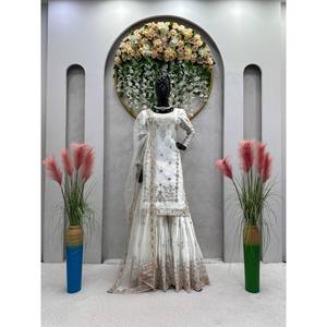 Conjunto de Top y Dupatta de Organza Bordado con Estampado Floral Hecho a Mano, Silueta Recta, para Fiesta, con Trabajo de Hilo y Lentejuelas, Talla XL - Product Image 3