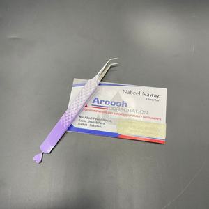 Pince à épiler à cœur double ton à 45 degrés Pince à épiler d'extension de cils en acier inoxydable de haute qualité - Product Image 6