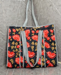 Sac fourre-tout matelassé élégant fait main |   Sac à bandoulière en coton |   Sac fourre-tout artisanal pour les voyages, le shopping et l'usage quotidien - Product Image 5
