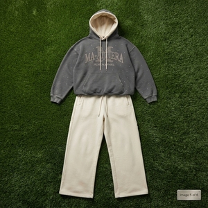 Conjunto de Sudadera con Capucha Gris Carbón y Pantalones Jogger Anchos Color Crema para Mujer, Ropa Deportiva de Algodón y Felpa, Venta al Por Mayor OEM - Product Image 4