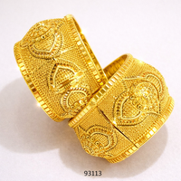 Bracelets Kada larges en alliage plaqué or 24 carats avec zircon, motif floral tendance et filigrane complexe, pour femme, de MOLL JEWELLERS – Cadeau de luxe