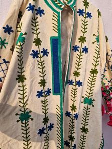 Veste longue en velours Suzani pour femmes, vente en gros, manteau brodé style bohème, style ouzbek vintage, fournisseur de vêtements d'hiver - Product Image 4