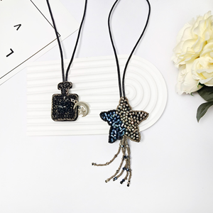 Nuevos Adornos Colgantes Hechos a Mano con Cuentas, Llavero de Botella de Perfume Bordado, Parches de Fieltro de PVC, Pequeños Accesorios - Product Image 4