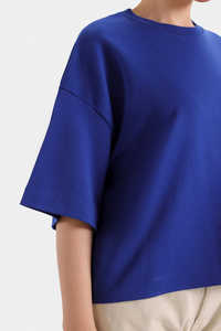 Camiseta de Cuello Redondo Azul Rey para Mujer, Hecha en Pakistán, con el Mejor Material, Cómoda, Estilo Informal para el Día a Día - Product Image 3