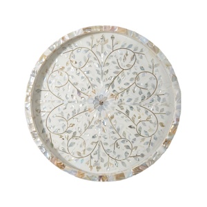 Plateau de service rond artisanal en nacre avec incrustation florale blanche, plateau décoratif pour ottoman et table basse pour la maison - Product Image 1
