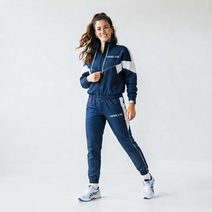 Ensemble de survêtement élégant pour femme, hiver, à capuche, en polaire unie, 2 pièces, manches courtes, 100% coton, confortable et polyvalent - Product Image 4