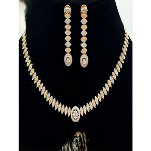 Parure Classique Plaqué Or 18K avec Strass en Cristal pour Femme, Collier et Boucles d'Oreilles Géométriques en Alliage Coupe Marquise pour Mariage - Product Image 1