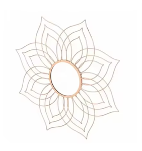 Miroir décoratif en métal luxueux qui rehausse les points focalisés dans une pièce, un miroir attrayant alliant élégance et fonctionnalité. - Product Image 5