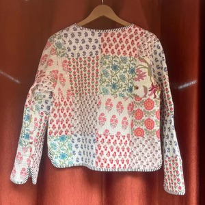 Chaqueta de Mujer Hecha a Mano en India, de Algodón Tejido, Acolchada, Reversible, con Estampado Animal, Manga Tres Cuartos, Cierre de Pullover, Estilo Blazer - Product Image 2