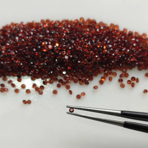 โกเมนสีแดงธรรมชาติ 1.5 มม. ทรงกลมเจียระไนแบบบริลเลียนท์ คุณภาพดีที่สุด พลอยเม็ดเดี่ยวสำหรับทำเครื่องประดับ - Product Image 1