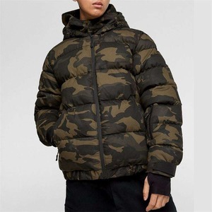 Blousons d'hiver matelassés respirants et écologiques en toile chaude à imprimé camouflage, avec logo personnalisé, noirs et à capuche, pour la vente en gros - Product Image 1