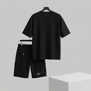 Conjunto de 2 piezas de ropa urbana para hombre: Camiseta oversize de algodón grueso transpirable para verano y pantalones cortos cargo relajados, personalizables de alta calidad. - Product Image 2