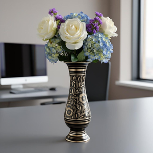 Jarrón de Flores de Aluminio Puro Hecho a Mano con Acabado Antiguo para Decoración de Hogar de Lujo, Hotel y Oficina - Product Image 4