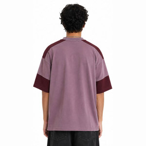 Camiseta de Estilo Moderno con Mangas Raglán Extra Grandes, Color Morado Borgoña en Contraste, Cuello Redondo, Diseño Casual con Letras Impresas y Relieve en la Parte Delantera - Product Image 4
